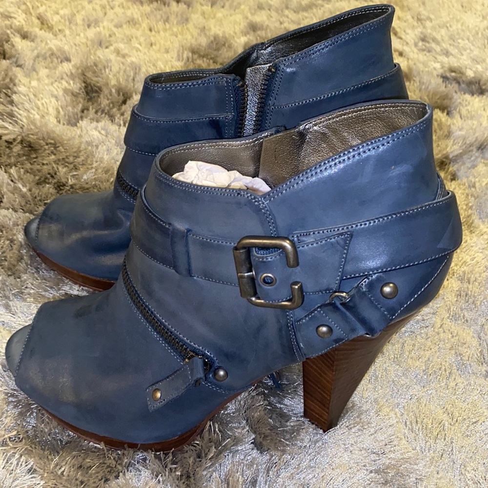 Guess blue bootie